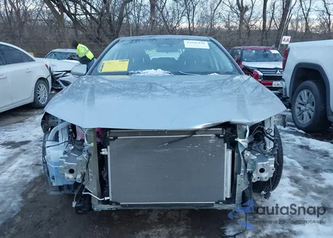 2025 Toyota Camry Le z USA, uszkodzony, nr VIN 4T1DAACK0SU201163